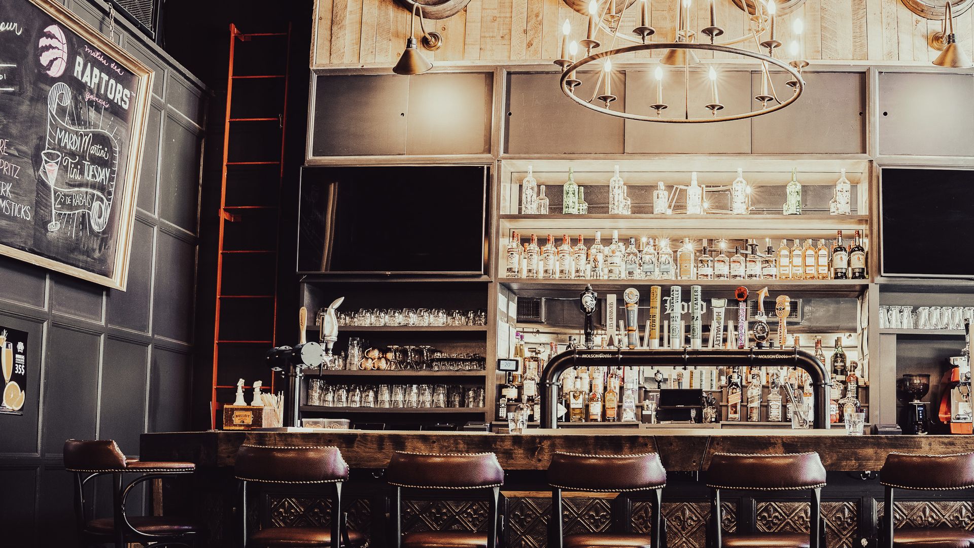 Lord William Pub front room — Griffintown